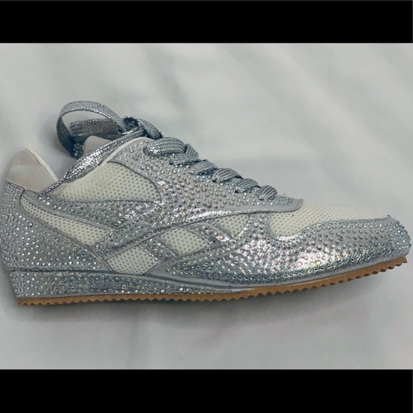 "Sparkly Silver Glamorous Chic!" Sz 6 as shown inside under cushion. - Picture 3 of 11